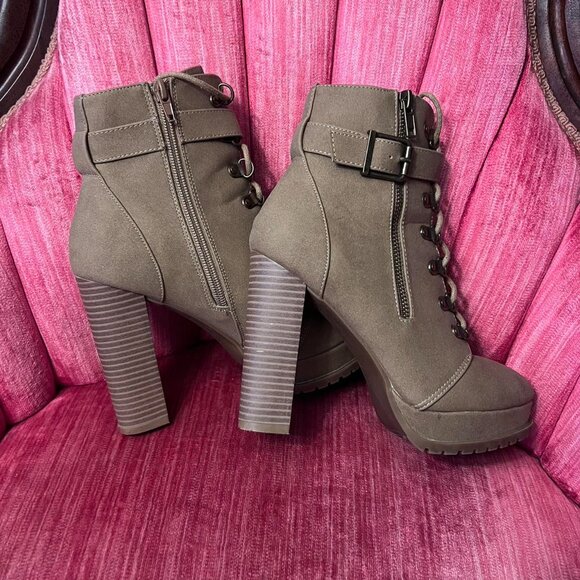 Shoe Dazzle "Brea" Tan Platform Hiker Booties Women's Size 7 - Picture 3 of 8